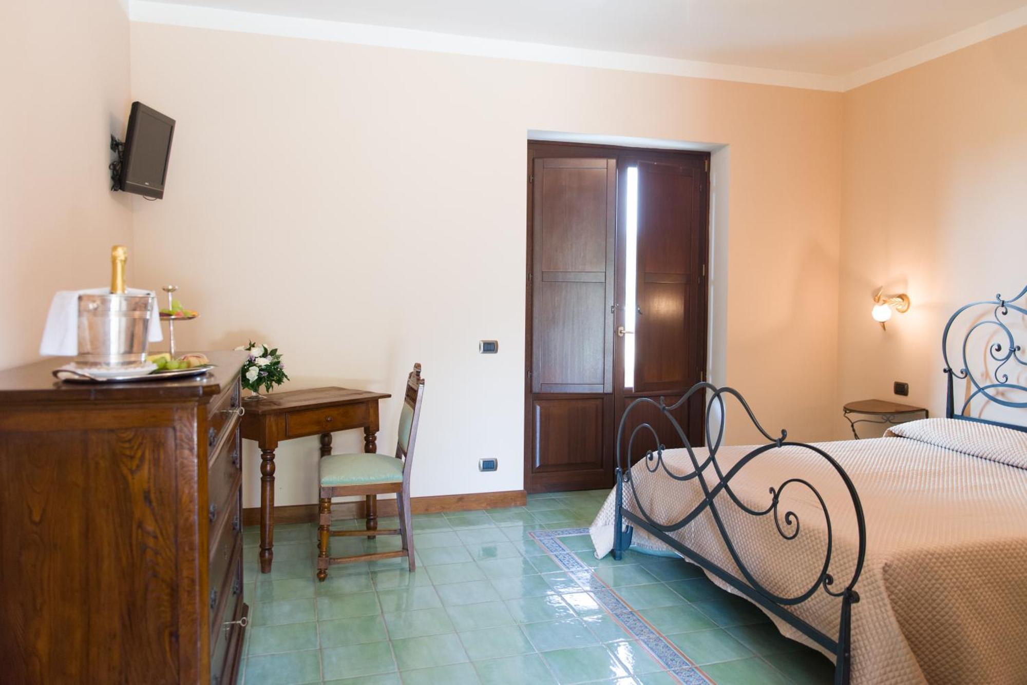 La Vecchia Torre Villa San Nicola Manfredi Luaran gambar